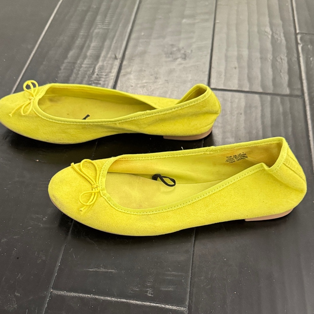 H&M Vibrant Yellow Flats - Picture 4 of 4